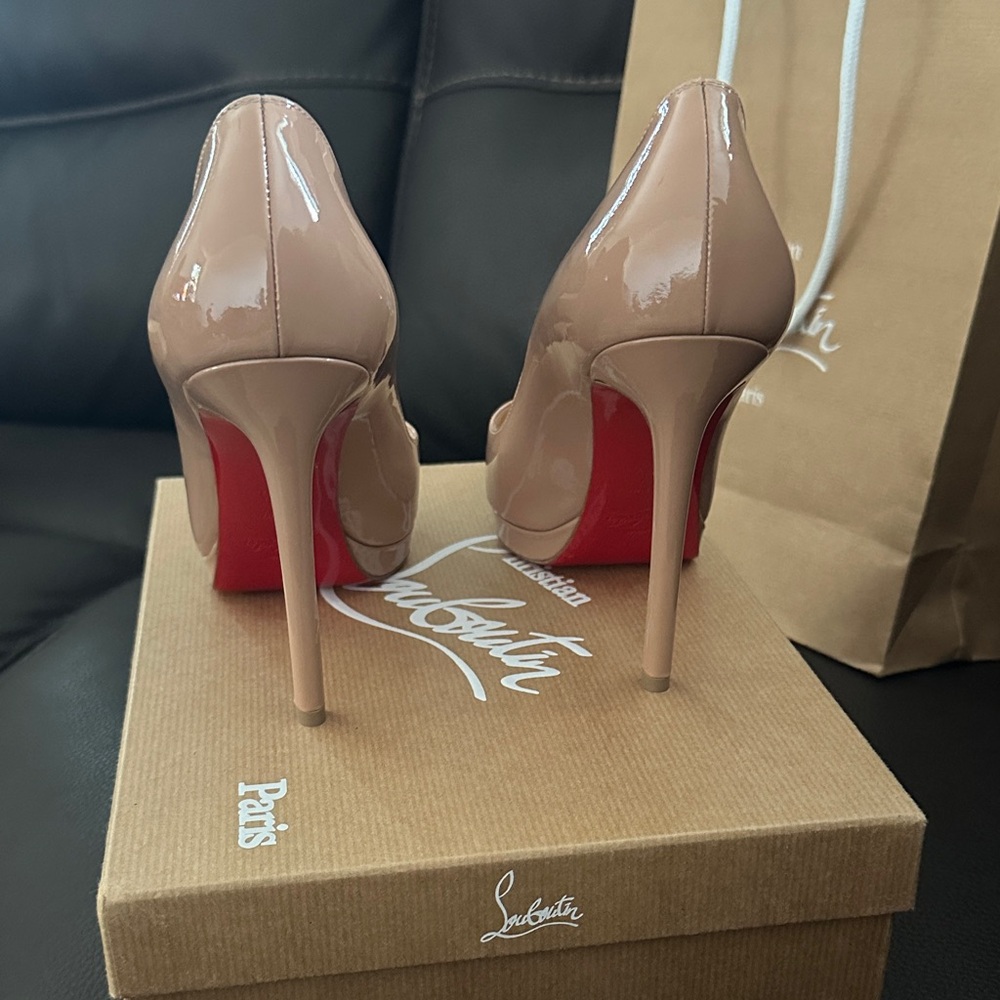 Christian Louboutin Nude Pigalle Plato Heels - Picture 4 of 8